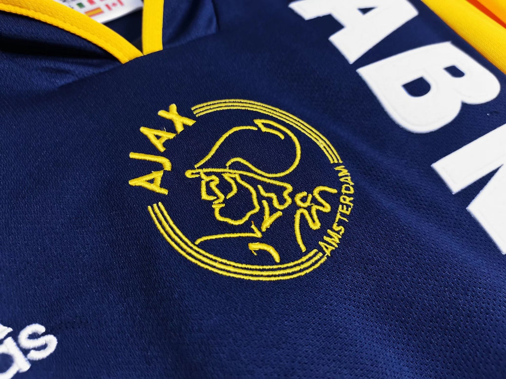 Ajax 00/01 away kit